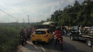 Duit Pijak Gas Pacu Semangat Sopir Truk, Tapi Berdampak ke Lalu lintas