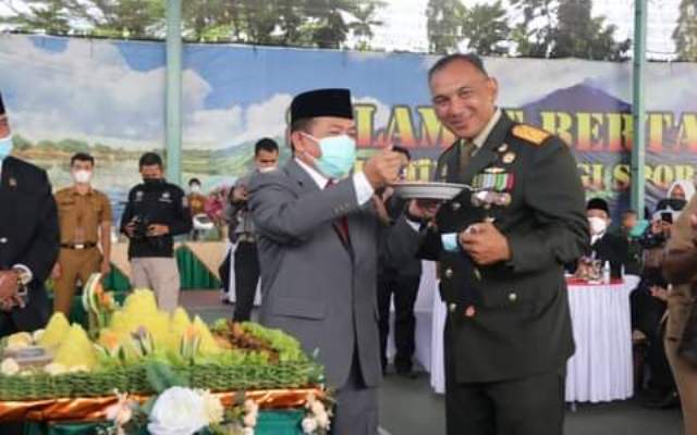 Gubernur Jambi Al Haris, akui peran aktif TNI Polri, dalam membantu penanganan Covid-19 di Provinsi Jambi. Ia pun ucapkan terima kasih. 
