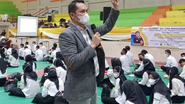 Wawako Antos isi materi mengubah pola Pandemi menjadi endemi COVID-19, di PPSPP STIE-SAK. 