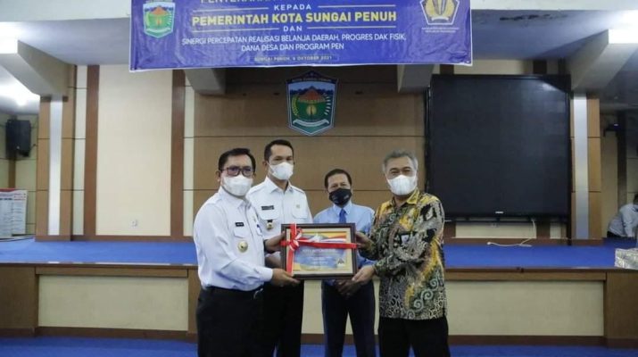 Pemerintah Kota Sungai Penuh meraih penghargaan dari Kementerian Keuangan Republik Indonesia, atas di raihnya Opini Wajar Tanpa Pengecualian (WTP) untuk kategori 5 (lima) Tahun berturut-turut.