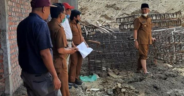 Bupati Kerinci tinjau Lokasi Pembangunan perkantoran Pemda ,di Bukit Tengah, serta RS di Ujung Ladang pada Selasa (12/10/2021). 