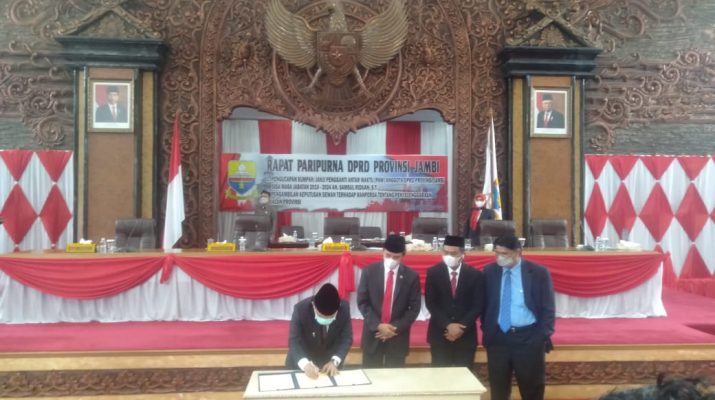 Guna membahas penyelenggaran jalan Provinsi, Gubernur Jambi beserta DPRD gagas Rancangan Peraturan (Ranperda) pada Rapat Paripurna, Selasa (26/10/2021).