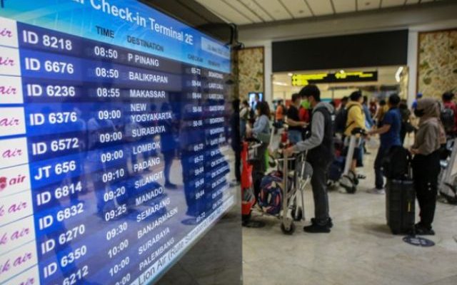 Polemik penumnpang pesawar yang wajib menunjukkan hasil negative tes PCR bergulir, Anggota DPR RI angkat bicara.