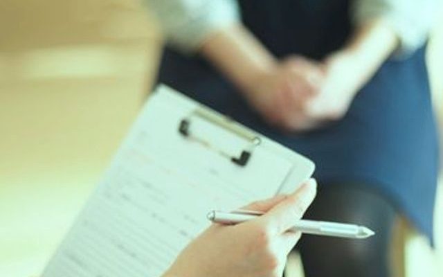 Publik kembali di hebohkan dengan peristiwa yang di alami mahasiswi ini, berniat ingin buat laporan malah ditolak polisi, lantaran belum vaksin.