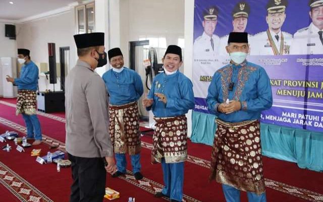 Walikota Sungai Penuh, Ahmadi Zubir, bersama Ketua TP PKK Herlina Ahmadi hadiri pembukaan Musabaqoh Tilawatil Qur'an (MTQ) Ke 50 Tingkat Provinsi Jambi. Bertempat di Kabupaten Tanjung Jabung Barat, Ahad (3/10).