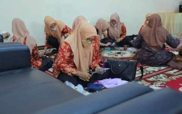 Dharma Wanita Persatuan (DWP) Provinsi Jambi mengadakan Lomba Ekonomi Kreatif, yaitu menghias tas anyaman Jambi. Bertempat di Aula DWP Provinsi Jambi, Rabu(17/11/2021).