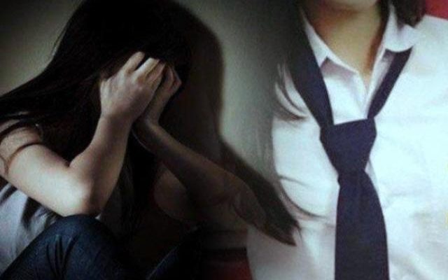 Siswi SMP berinisial AS (15), di ajak nginap dan ngaku di tiduri oleh anak anggota DPRD Pekanbaru berinisial AR. Korban sudah melaporkan ini, ke Polresta Pekanbaru, Riau.