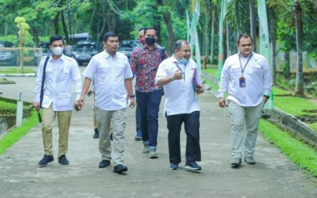 Wakil Ketua DPRD Provinsi, Rocky Candra gelar kunjungan kerja (Kunker) di PTPN VI Jambi. Pada kunjungan tersebut, beri beberapa masukan, salah satunya sinergitas bersama petani.