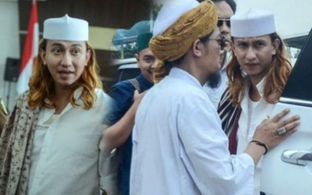 Habib Bahar bin Smith langsung berkumpul dengan pihak keluarga, seusai RESMI bebas dari Lapas Khusus Kelas IIA Gunung Sindur, Bogor, Jawa Barat. Ia berkumpul dengan keluarga untuk melepas kangen, usai mendekam di penjara selama hampir tiga tahun.