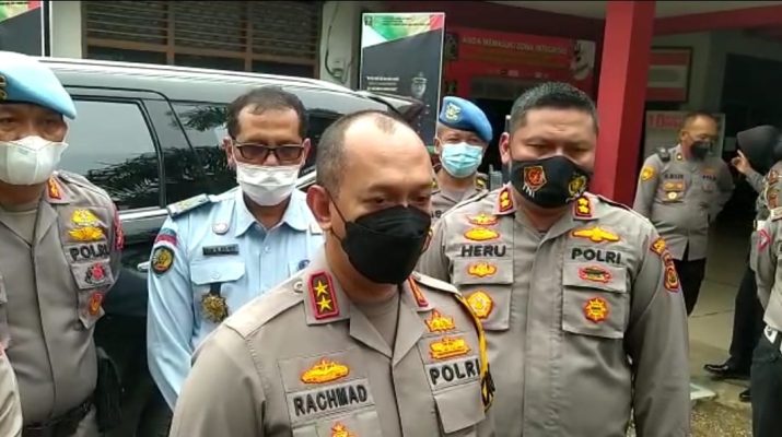 Buntut dari kaburnya puluhan tahanan di Batanghari tadi malam berujung panjang, personel yang bertugas sebagai penjaga tengah diperiksa Propam Polda Jambi saat ini. 