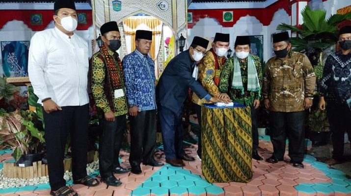 Walikota Ahmadi Zubir membuka secara resmi Musabaqh Tilawatil Qur'an (MTQ) Tingkat Kecamatan Hamparan Rawang bertempat di Desa Koto Beringin, Sabtu (20/11).