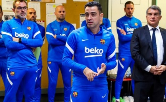 Pelatih baru Barcelona, Xavi menetapkan sejumlah aturan ang wajib diikuti pemain dan staf pelatih klub. Aturan bos baru Blaugrana itu juga dilengkapi dengan denda bagi yang melanggar.
