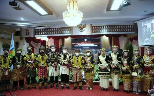 Dewan Perwakilan Rakyat Daerah (DPRD) Kota Sungai Penuh, menggelar rapat paripurna istimewa dalam rangka peringatan Hari Ulang Tahun (HUT) Kota Sungai Penuh ke-13. Bertempat di Aula Kantor DPRD, Senin Kemarin (8/11/2021).