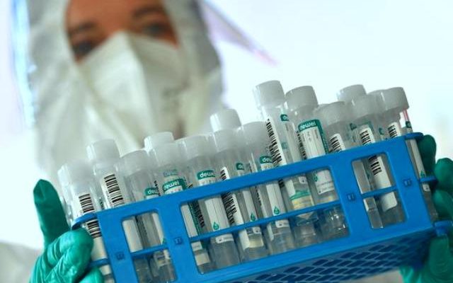 Kemenhub melakukan penyesuaian syarat perjalanan dalam negeri di masa pandemi Covid-19, terutama bus dan mobil jarak jauh atau dengan jarak 250 Km. Soal syarat tes PCR SE Kemendikbud Direvisi.