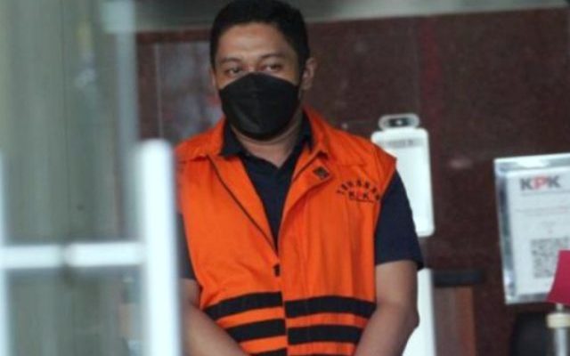 Eks penyidik KPK Stepanus Robin Pattuju hanya di tuntut 12 tahun penjara, padahal melakukan korupsi Rp11 miliar dan 36 ribu dolar AS. Belum jelas apakah hakim, akan menerima tuntutan jaksa ini.