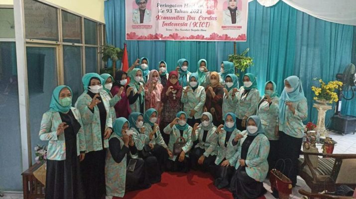 Wakil Ketua (Waka) II Tim Penggerak Pemberdayaan dan Kesejahteraan Keluarga (TP PKK) Provinsi Jambi, Hj Iin Kurniasih menyatakan Wanita khususnya para ibu-ibu harus terus meningkatkan kualitas pada era digitalisasi saat ini.