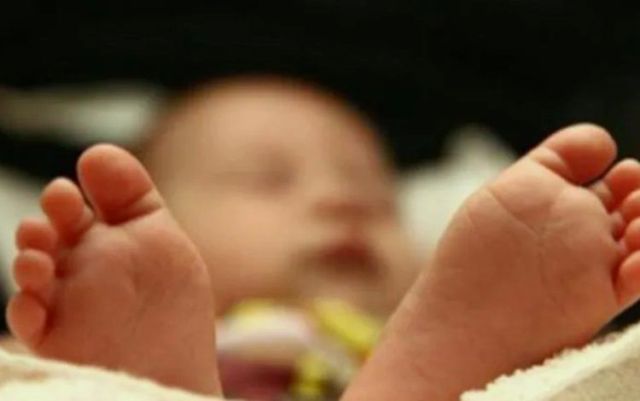 Seorang balita tewas atau meninggal, karena overdosis usai memakan cokelat obat diet milik ibunya. Setelah di selidiki, ternyata obat diet itu mengandung zat kimia terlarang.