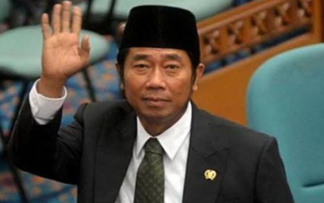 Kabar duka datang dari keluarga besar PPP. Abraham Lunggana atau Haji Lulung meninggal dunia. Hal ini di sampaikan Sekjen PPP Arwani Thomafi.