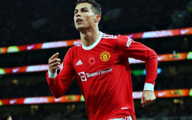 Cristiano Ronaldo lagi-lagi menjadi penentu kemenangan Machester United (MU). Ia berhasil mengonversi penalti pada menit ke-75, untuk membawa setan merah menang tipis 1-0 atas Norwich City dalam pertandingan Liga Inggris, Minggu dini hari (12/12/2021).