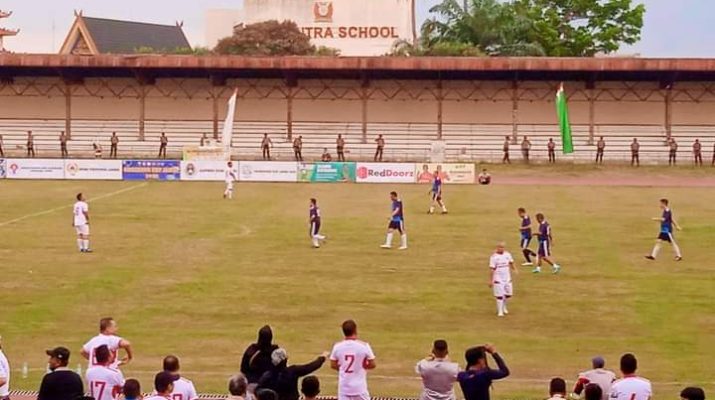 Meski langit mendung di rundung hujan, pembukaan Gubernur Jambi Cup 2022 tetap berlangsung. Pada laga kick off pembuka, antara DPRD vs Pemprov Jambi. Siapa yang akan unggul? 
