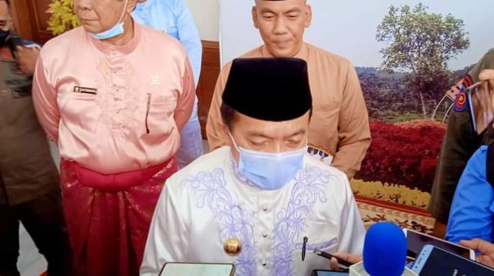 Beredar kabar bahwa ada sebanyak 7 orang warga Kabupaten Merangin diduga terpapar Omicron, saat kembali dari Turki dan saat ini lagi di karantina di Jakarta. Mendengar hal itu, Gubernur Jambi Al Haris, saat di temui bilang kalau benar jangan ke Jambi dulu.