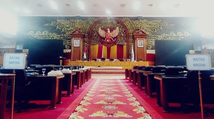 Sebelumnya, terjadi rotasi di tubuh Fraksi Gerindra DPRD Provinsi Jambi. Yang mana, besok Rocky Candra bakal tak lagi jabat Waka DPRD Provinsi Jambi. Kabarnya, Faisal Riza bakal di lantik menggantikan Rocky.