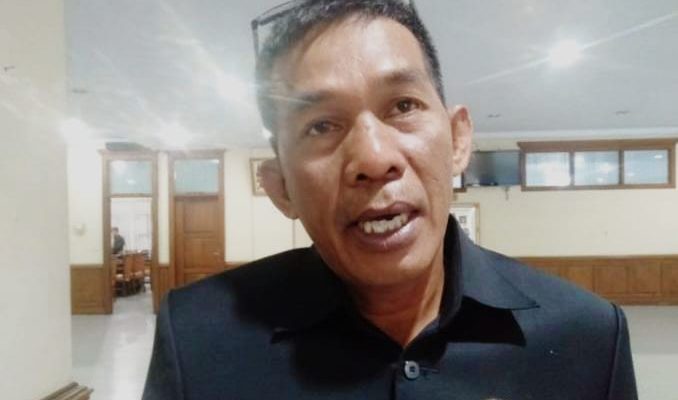 Jelang Hari Ulang Tahun (HUT) Provinsi Jambi ke-65, mendapat masukan dan catatan tersendiri. Tak terkecuali, Anggota DPRD Provinsi Jambi, Rusdi sebut Pemerintah Provinsi mesti cekatan lobi dana CSR Perusahaan dan bantuan pemerintah pusat.