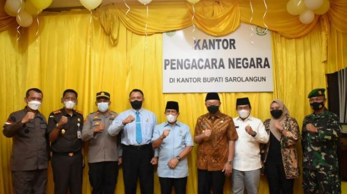 Bupati Sarolangun dampingi Kajati Jambi resmikan Kantor Jaksa Pengacara Negara, Kamis (24/2/2022). Kantor ini penting untuk berkonsultasi. 