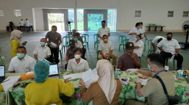 Kerjasama dengan Dinas Kesehatan Kota Jambi, PTPN VI vaksin Booster seluruh karyawan di kantor pusat perusahaan perkebunan milik pemerintah ini.