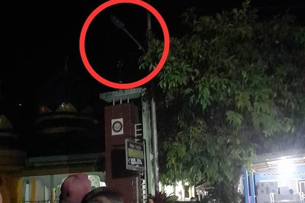 SAROLANGUN - Warga Sri Pelayang Kelurahan Sarolangun Kembang Kecamatan Sarolangun mengeluhkan kondisi Lampu Penerangan Jalan Umum (LPJU).