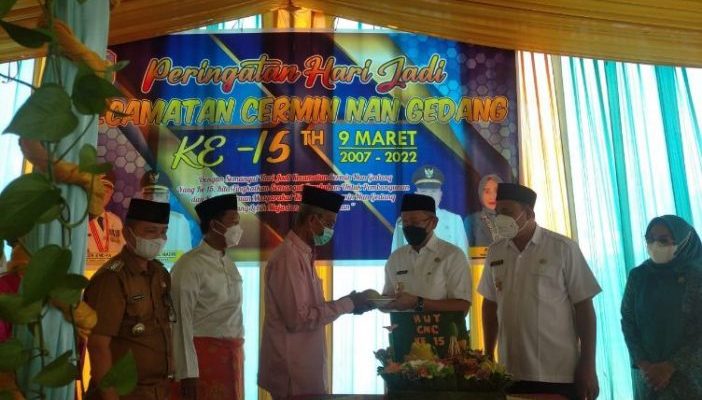 Kecamatan Cermin Nan Gedang memasuki usia 15 Tahun pasca pemekaran. Bupati hadiri HUT Perdana Kecamatan CNG, sekaligus Sertijab Camat, Rabu (9/3/2022).