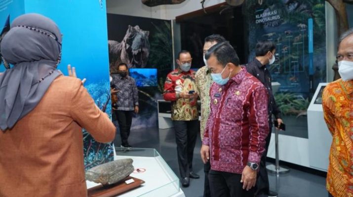 Haris mengajak para generasi muda menjadikan Museum menjadi sarana edukasi untuk mengenal sejarah geologi di Indonesia.