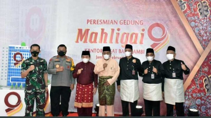Gubernur Jambi Dr H. Al Haris dan Wagub Abdullah Sani resmikan Gedung Mahligai 9 Jambi dengan ditandai Pemukulan Gendang, Jumat (04/02/22).