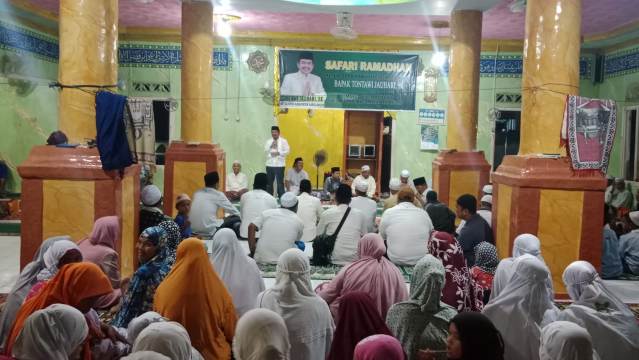Ketua DPRD Tontawi Jauhari memenuhi janjinya ke masyarakat air Hitam. Tantowi safari ramadhan di Desa Jernih, sesuai permintaan kepala desa. 