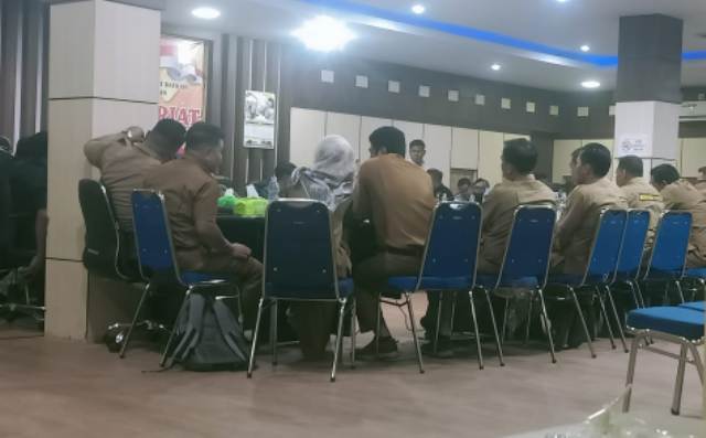 Berlangsung di Ruang Banggar, Selasa (24/5/2022) Hearing DPRD Merangin dengan OPD memanas. Ketua DPRD emosional, APBD Merangin jadi sorotan