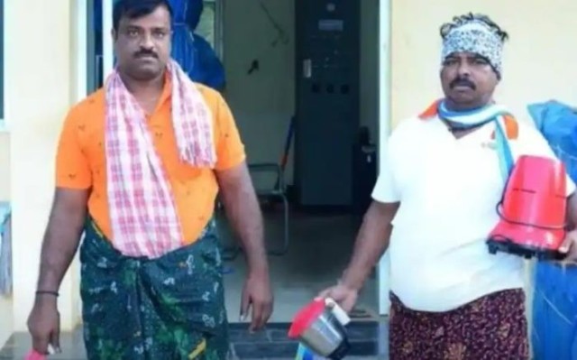 KeseKesel listrik selalu mati karena selalu padamkan dari kantor listrik. Akhirnya pria ini nekat untuk masak di kantor listrik tersebut.l listrik selalu mati karena selalu padamkan dari kantor listrik. Akhirnya pria ini nekat untuk masak di kantor listrik tersebut.