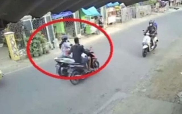 Kabupaten Bekasi yang merupakan kawanan begal bersenjata. Begal bersenjata tersebut gagal usai dilumpuhkan oleh 1 orang anggota Satpol PP