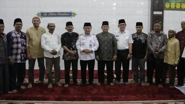 Walikota Ahmadi Zubir mendampingi Gubernur Jambi Al Haris silaturahmi dengan tokoh masyarakat nan delapan sebelas kaum, Rabu (13/7)