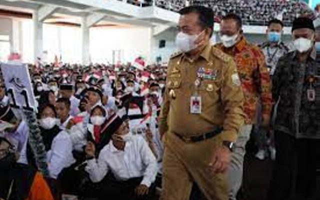 Gubernur Jambi, Al Haris memberikan motivasi kepada mahasiswa baru Gubernur bekali mahasiswa UNJA menghadapi dan menyikapi era teknologi 4.0.