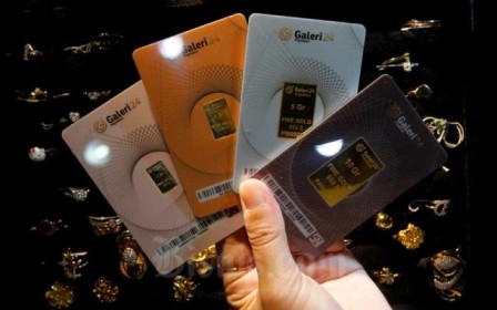 Harga emas melemah pada awal pekan ini. Pada perdagangan Senin 15 Agustus 2022 pukul 06:05 WIB, harga emas dunia di pasar spot