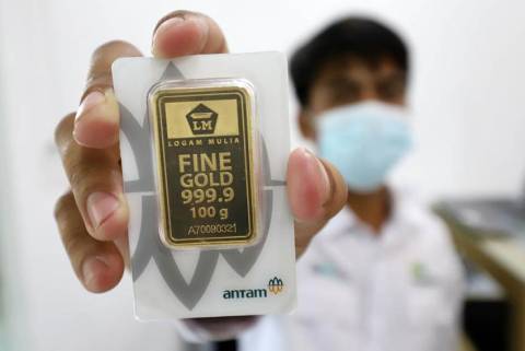 Harga emas semakin merana. Pada perdagangan Senin 22 Agustus 2022 pukul 06:20 WIB, harga emas dunia di pasar spot 
