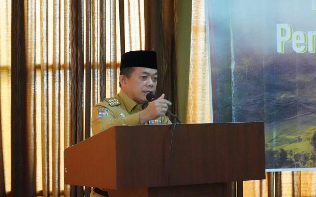 Gubernur Jambi, Al Haris menyikapi penyakit gagal ginjal akut dengan mengintruksikan Dinas Kesehatan (Dinkes) Provinsi Jambi untuk mengawasi peredaran obat
