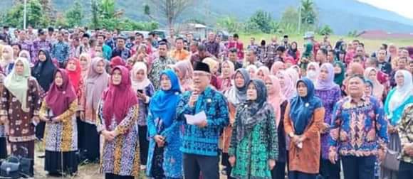 Pemkab Kerinci gelar Parade Batik, Kamis (29/9/2022). Sebanyak 1.300 orang Aparatur Sipil Negara (ASN) Kabupaten Kerinci mengikuti Parade Batik