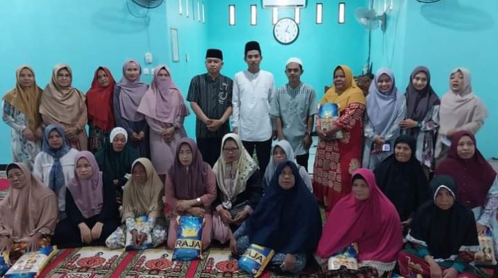 Komunitas Remaja Peduli Sesama atau RPS Sarolangun tetap istikomah dalam menjalankan program-program sosial kemasyarakatan, Jumat berkah di Kabupaten Sarolangun. Kali ini RPS salurkan 25 karung beras untuk warga di Kelurahan Sukasari. Hal ini di sampaikan Rahmat, Ketua RPS, Jumat (02/12/2022).