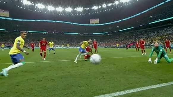 Babak pertama laga 16 besar Piala Dunia FIFA 2022 antara Brazil vs Korea Selatan (Korsel) berlangsung sengit, Selasa (06/12/22) pukul 02.00 dini hari tim samba pesta gol 4-0 atas lawannya.