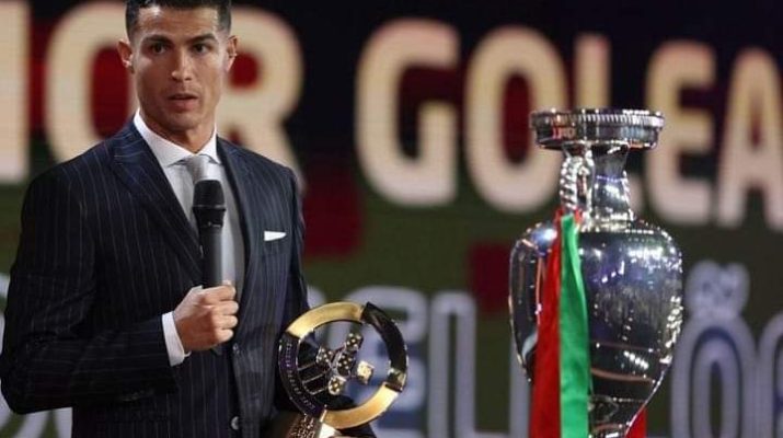 Sejumlah rumor menyebutkan bahwa Jose Mourinho, bisa jadi pelatih Portugal sekaligus menyatakan bahwa Cristiano Ronaldo bisa memutuskan terus bermain di tim nasional.