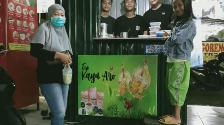 Tiga penghafal Alquran atau tahfizd quran yang merupakan anak yatim dari panti asuhan Rifahiyatul Bilad, Thehok Jambi kini mulai jadi entrepreneur atau pebisnis handal. Ini setelah PTPN VI memberi bantuan Franchise Box Container berikut peralatan dan modal jualan minuman teh kayu aro.