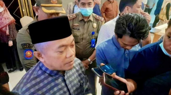 Berang karena dibandingkan dengan daerah lain soal jalan khusus angkutan batu bara, Gubernur Jambi Al Haris sebut Komisi V DPR RI mungkin tidak melihat bagaimana situasi di Kalimantan Timur alias Kaltim.