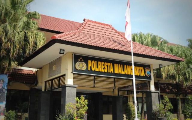 Wahyu Kenzo, Crazy Rich meraup Rp 9 Triliun dari Robot ATG yang merugikan 25 ribu orang, diamankan polisi. Ia terjerat pasal berlapis