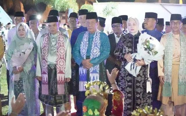 Wakil Gubernur Jambi H. Abdullah Sani, mengajak masyarakat memuliakan para ahli Alqur’an. Hal ini disampaikan pada Musabaqoh Tilawatil Qur’an (MTQ)